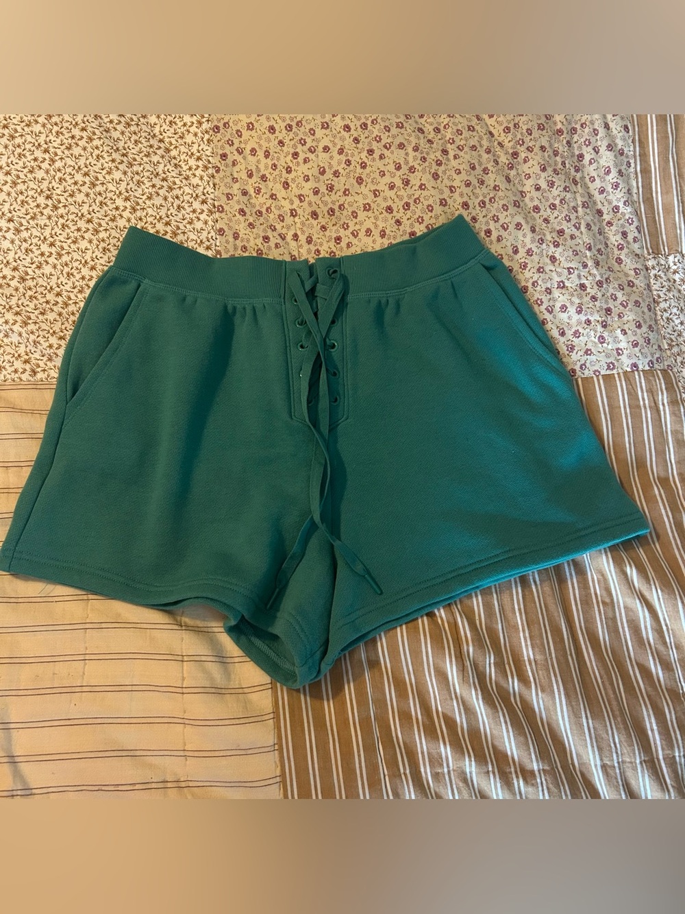 New Women’s Victoria’s Secret green shorts size medium